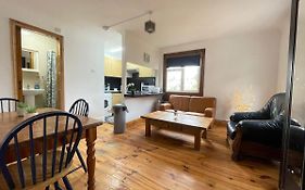 Cosy Room With Smart Tv In Stratford